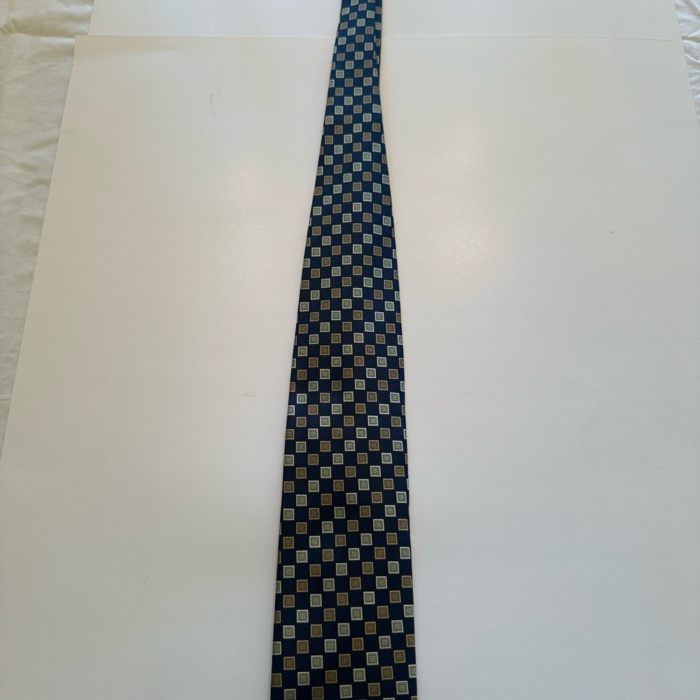 Elegant Navy and Gold Men's Tie
